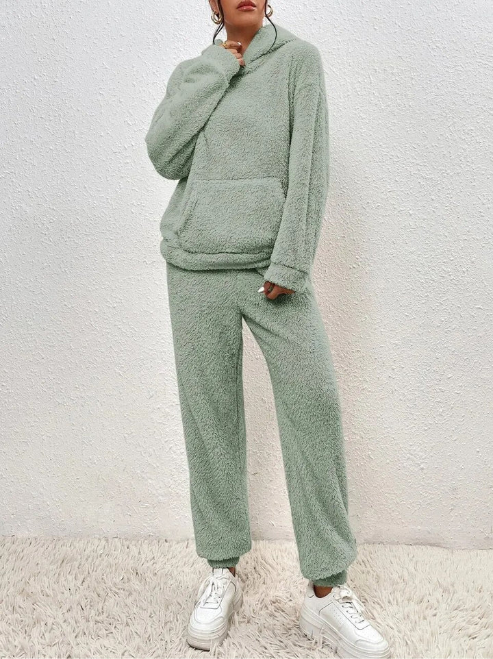 Luxurious women's plush loungewear, two-piece set for ultimate comfort & casual elegance.