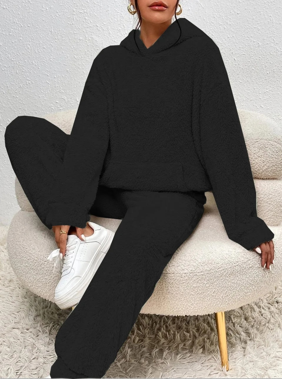 Soft women's ultimate comfort loungewear set, plush fabric, ideal for cozy evenings.