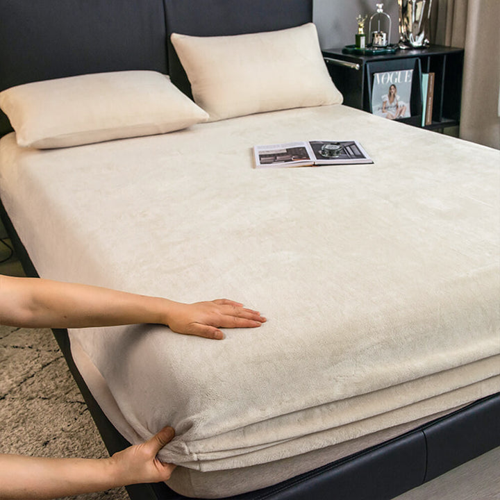 Comfortable milk velvet fitted sheet, designed to snugly fit your mattress for a smooth look.