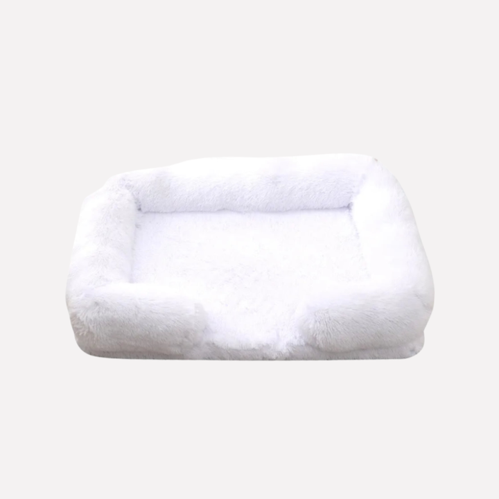 Luxurious plush cat bed, washable and non-slip for ultimate comfort