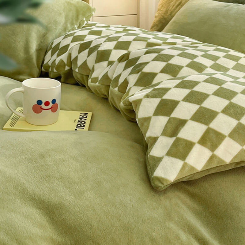 Complete plush plaid bed sheet set, warm and soft for ultimate comfort