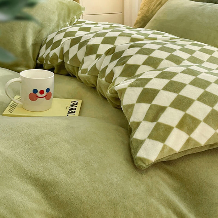 Complete plush plaid bed sheet set, warm and soft for ultimate comfort