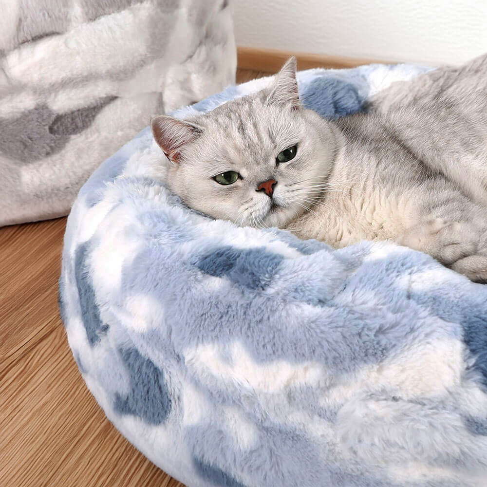 High-quality pet bed, round and plush, suitable for all seasons.
