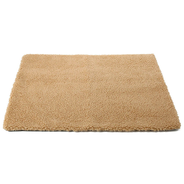 Machine washable, self-heating pet mat, a comfy plush sleep pad suitable for both dogs and cats.