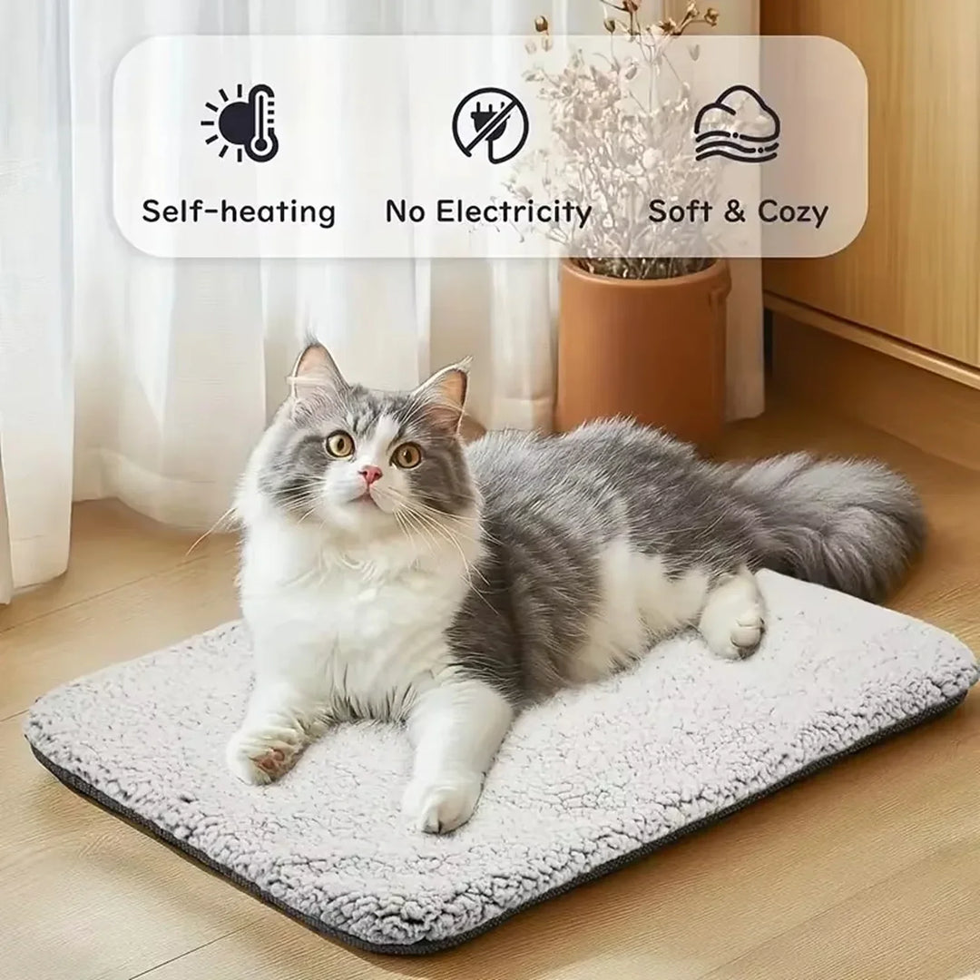 Close-up of the ultra-soft fabric of a self-warming pet bed, designed for pet comfort. Warm pad.