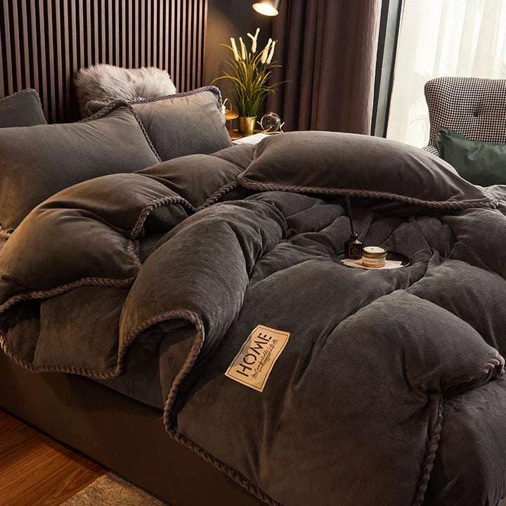 Unisex velvet fleece comforter set, soft, warm, and plush bedding for any cozy bedroom.