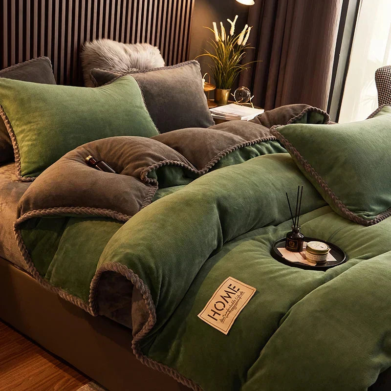 Plush velvet fleece comforter set, incredibly soft texture for ultimate warmth and comfort.