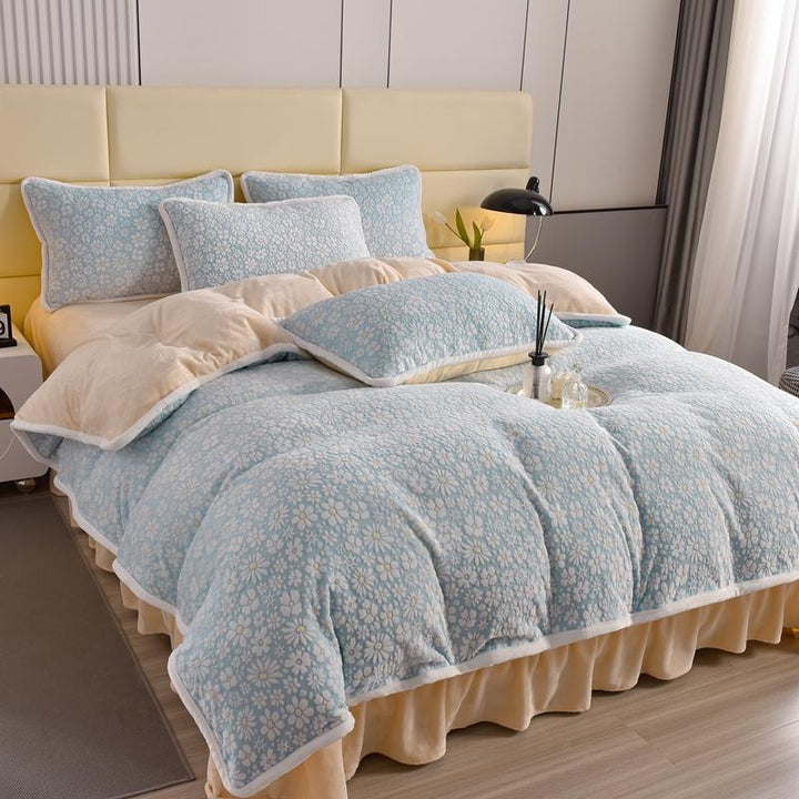 Unisex luxury bedding: velvet floral carved sheet set, soft and skin-friendly material