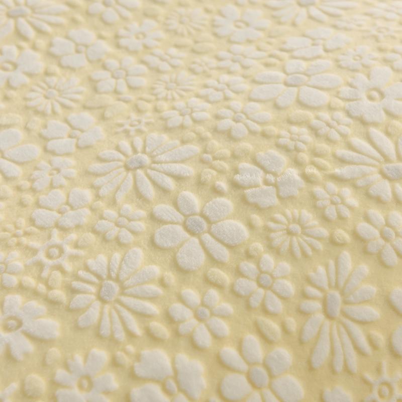 Detailed shot of the carved floral pattern on this skin-friendly velvet bedding set