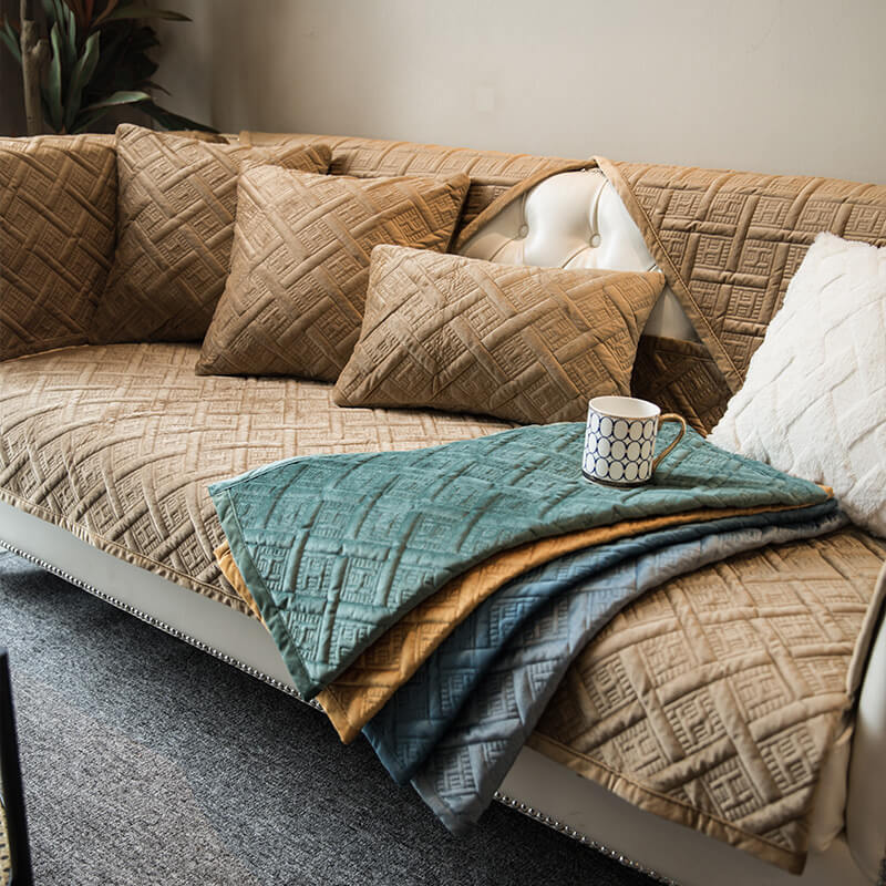 Unisex velvet couch cover, close-up of quilted pattern, highlighting pet-friendly and durable material.