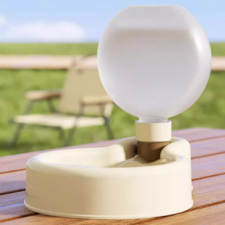 Pet water bottle for dogs, designed with a leak-proof seal for mess-free travel hydration.