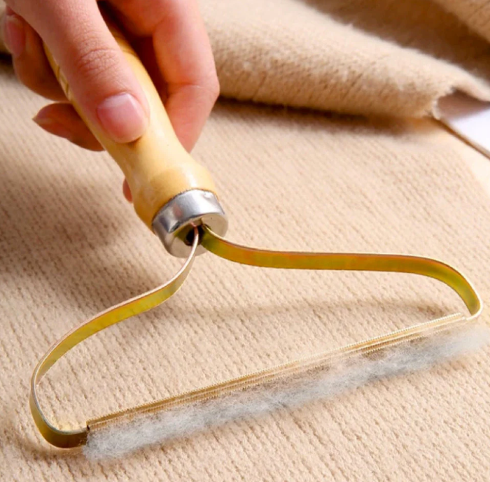 Portable lint and fuzz remover set for pet hair removal on clothing, upholstery; eco-friendly fabric shaver.