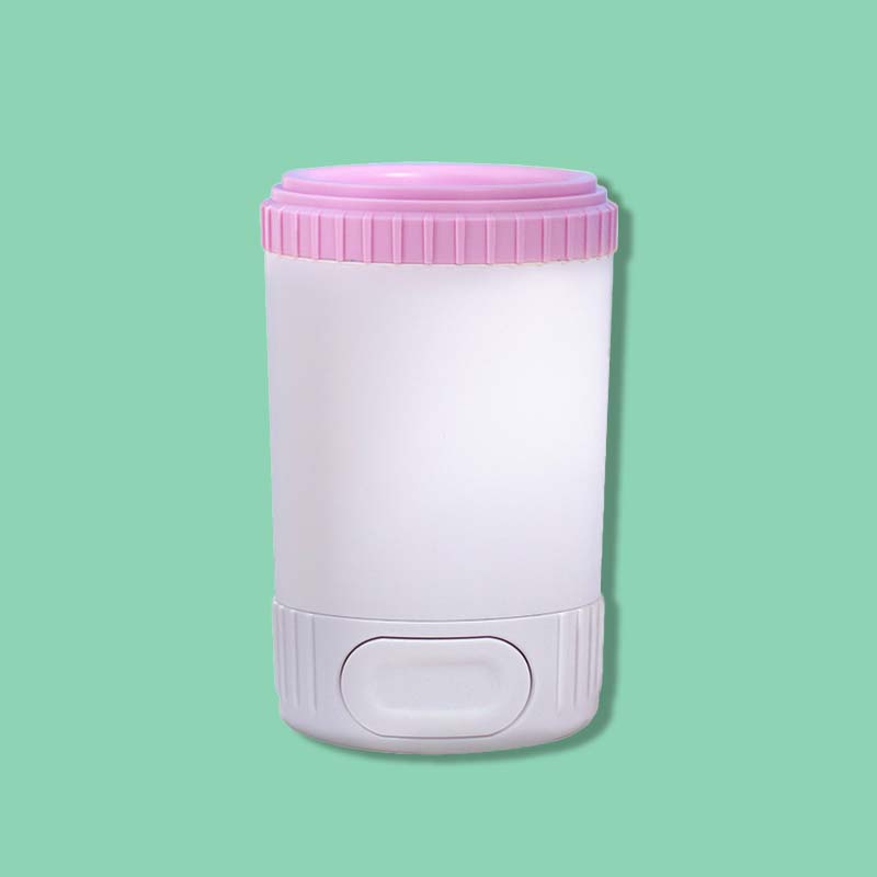 Packaging for portable pet paw cleaner, highlighting features like silicone brush and travel-friendly for pet grooming.