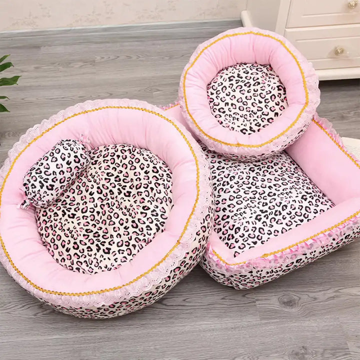 Stylish pet furniture: princess bed in leopard print, offering a soft retreat for cats and dogs.