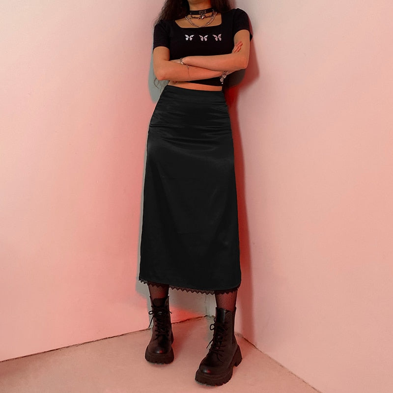 Elegant women's bohemian maxi skirt, long and flowing. A versatile aesthetic skirt for chic spring style.