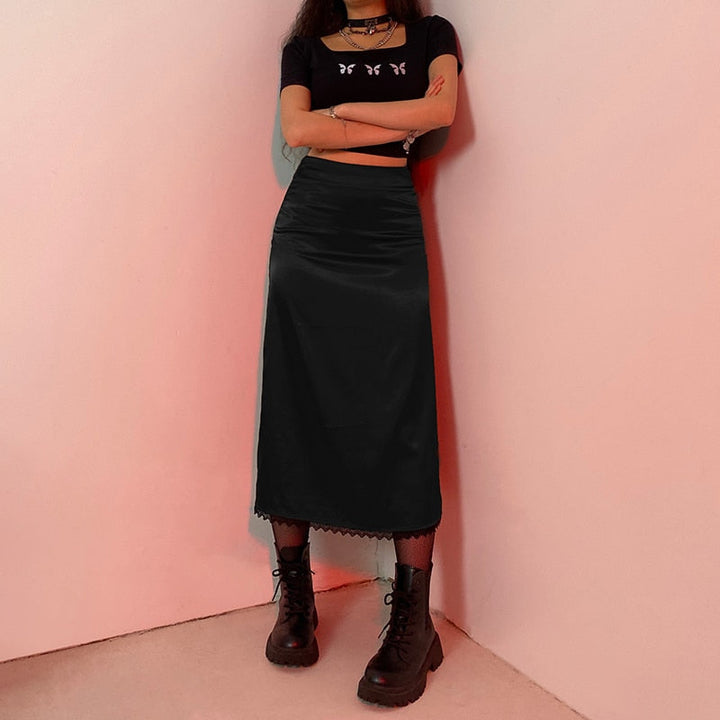 Elegant women's bohemian maxi skirt, long and flowing. A versatile aesthetic skirt for chic spring style.