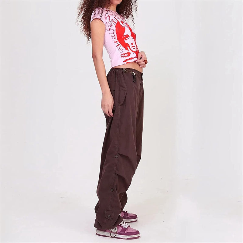 Fashionable women's O-neck crop top, short sleeve. Trendy retro comfort for summer & casual wear.