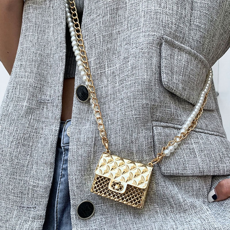 Chic women's mini rhinestone evening bag, a stylish clutch accessory with sparkling details for events.