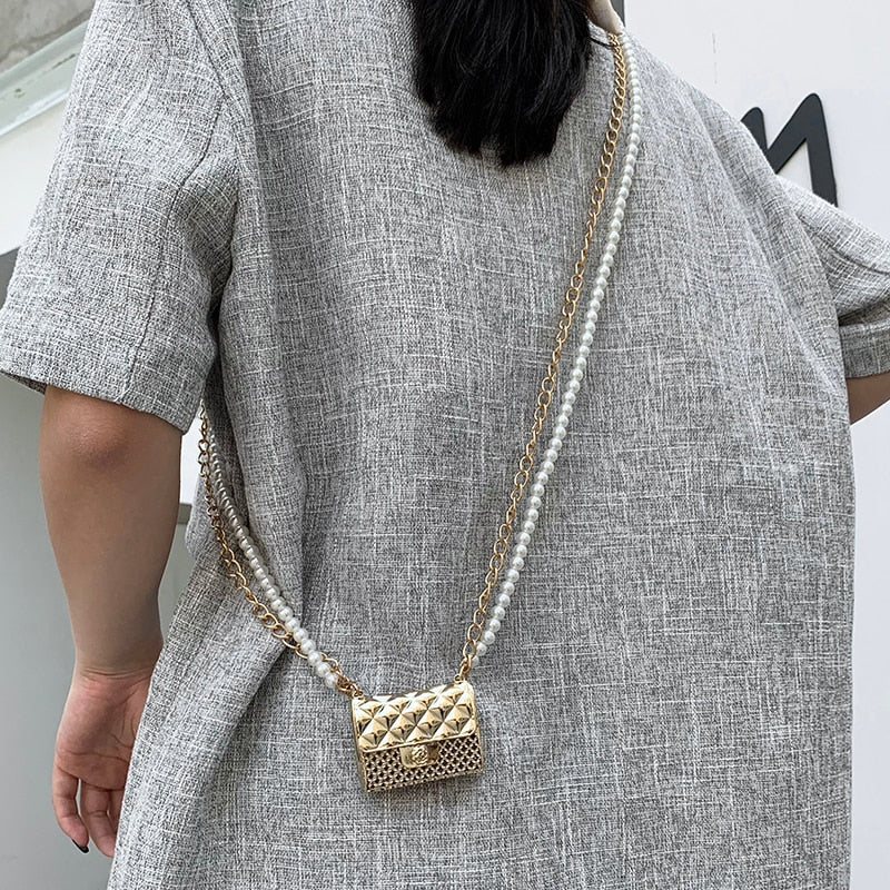 Sparkling mini rhinestone evening bag for women, a perfect clutch for parties, weddings, and special occasions.