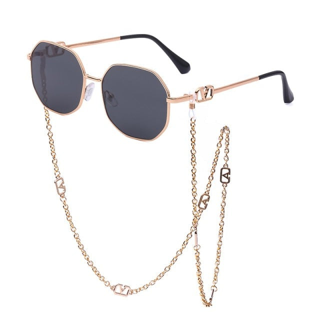 Stylish unisex UV400 protection sunglasses, modern design eyewear accessory.