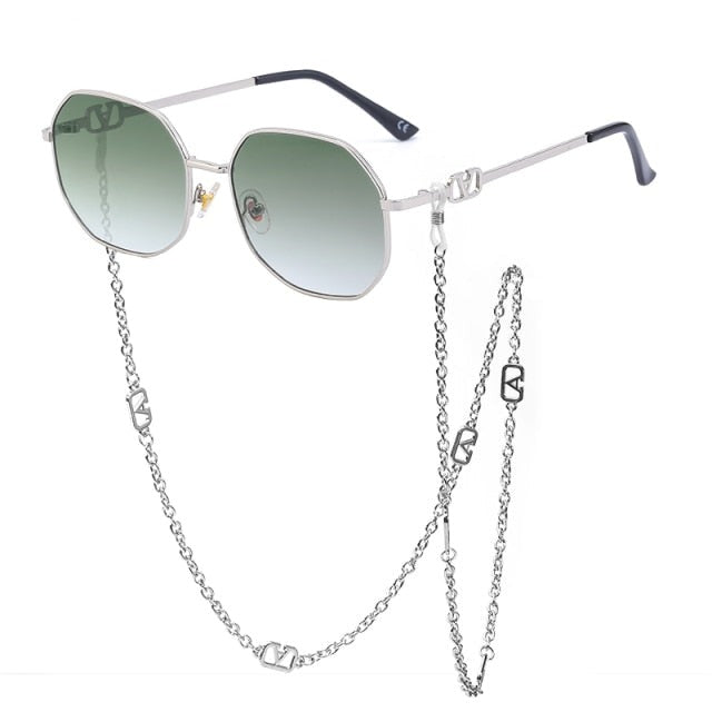 Unisex UV400 sunglasses, a must-have fashion eyewear accessory for sun protection.