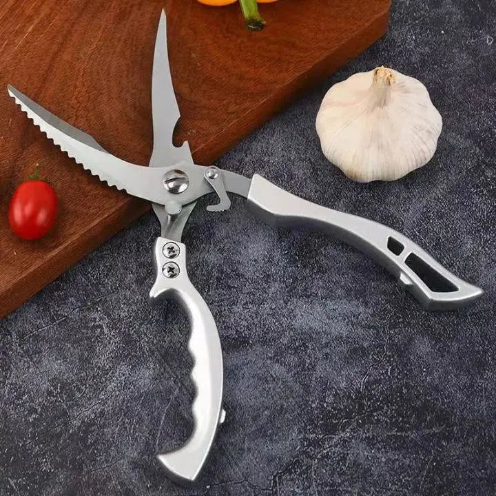 Versatile stainless steel kitchen scissors, excellent for cutting herbs, vegetables, meat, and poultry.