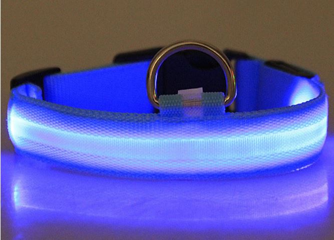 Packaging for a rechargeable LED dog collar, emphasizing 'night safety' and 'visibility' features.