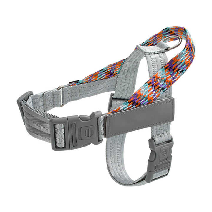 Detail of reflective stitching on the anti-pull dog harness, enhancing visibility for large dogs