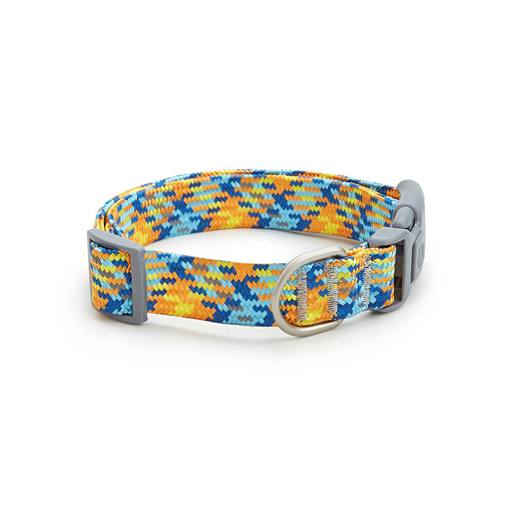 Reflective dog collar and leash set in black, a stylish yet safe pet accessory for dogs