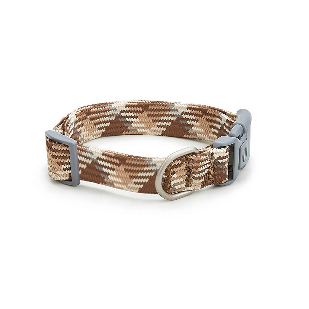 Durable reflective dog leash: made from strong nylon, ensuring pet safety and control