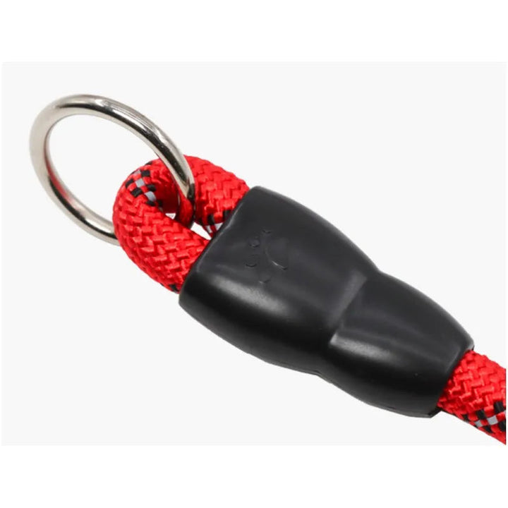Black reflective pet leash, built for durability and enhanced safety during dog training.