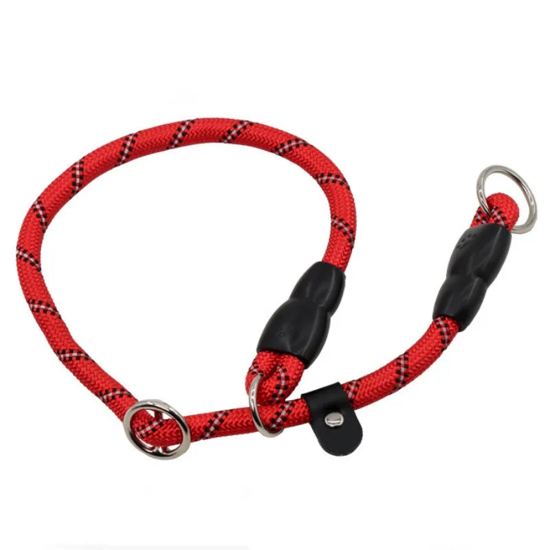 Reflective dog walking leash with metal clasp, providing secure and visible pet control.