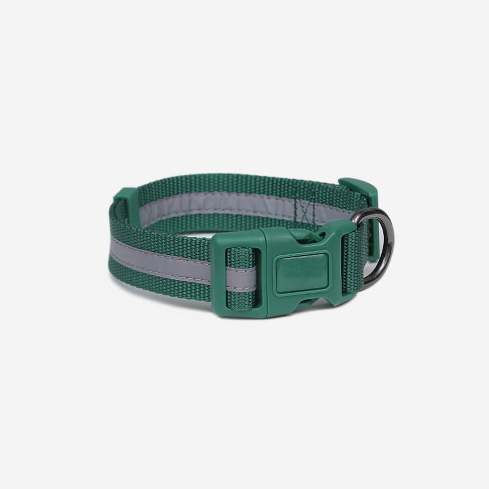 Bright reflective no-pull dog harness, designed for escape prevention and dog training.