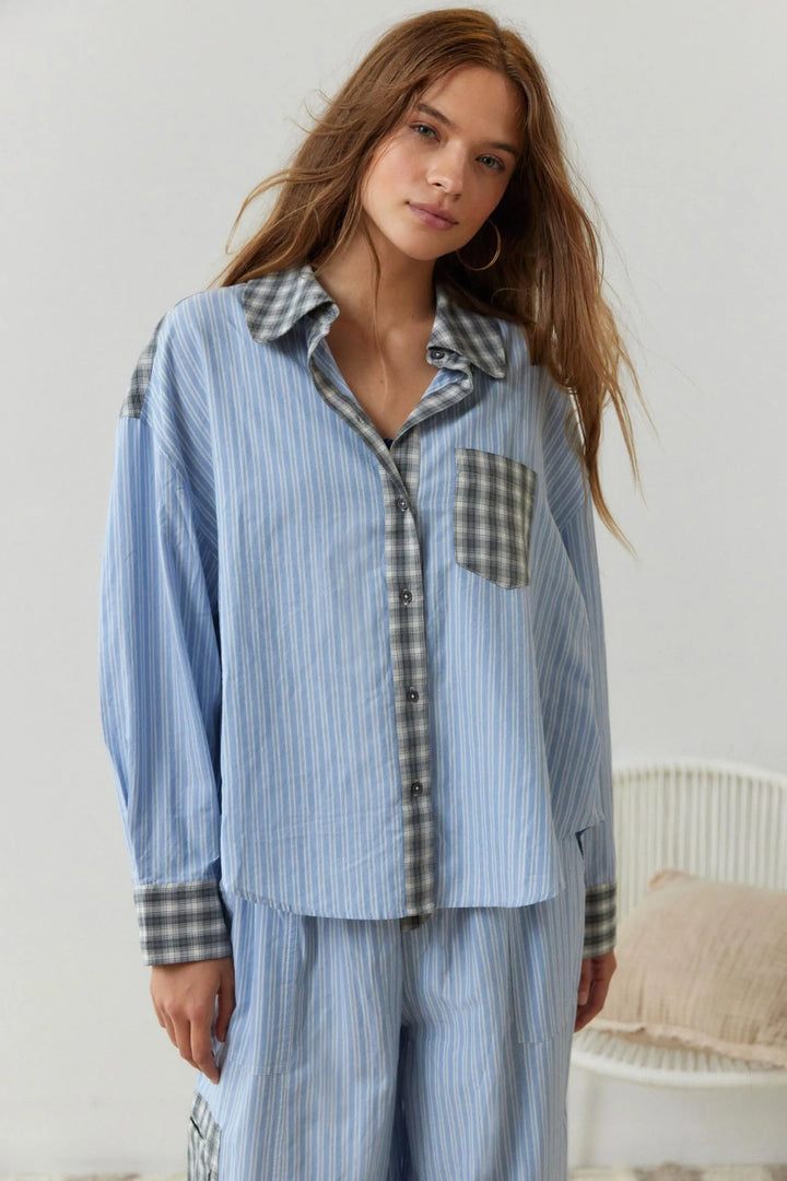 Women's relaxed vintage pajama set. Cozy two-piece sleepwear for ultimate comfort and stylish lounging.