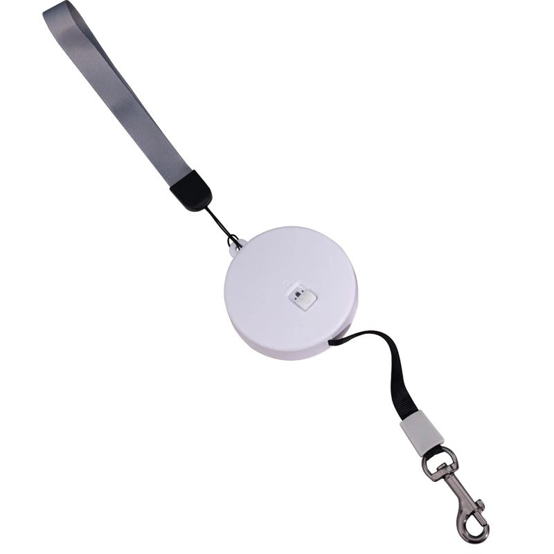 Retractable dog leash with ergonomic grip for active dogs, 3 meters long