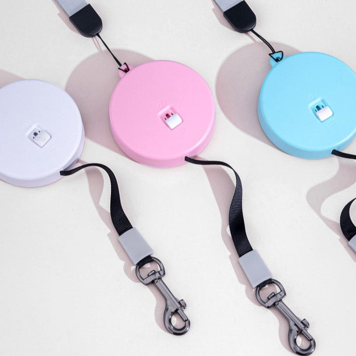 Pet walking retractable leash, durable and ergonomic, for strong dogs