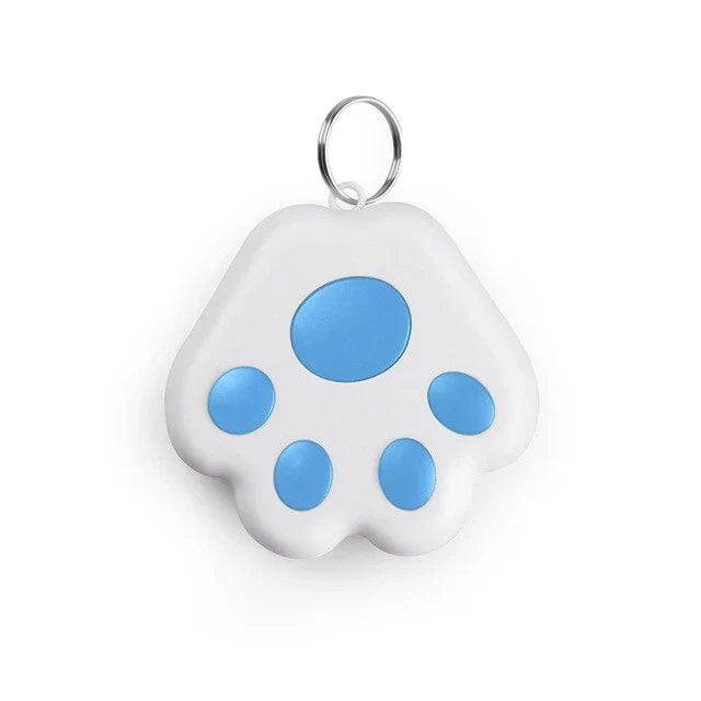 Pet GPS tracker submerged in water, demonstrating its waterproof capability for active dogs and cats. Anti-lost.