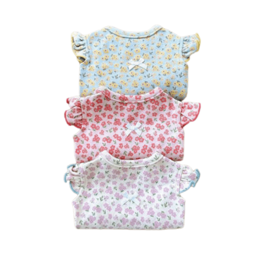 Comfortable floral dog vest for medium pets, showcasing a cute and stylish design.