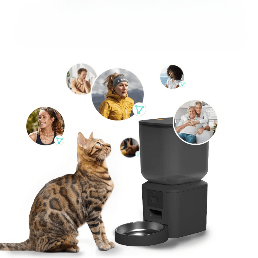 High-capacity 8L smart pet feeder with HD camera, ideal for dog and cat care