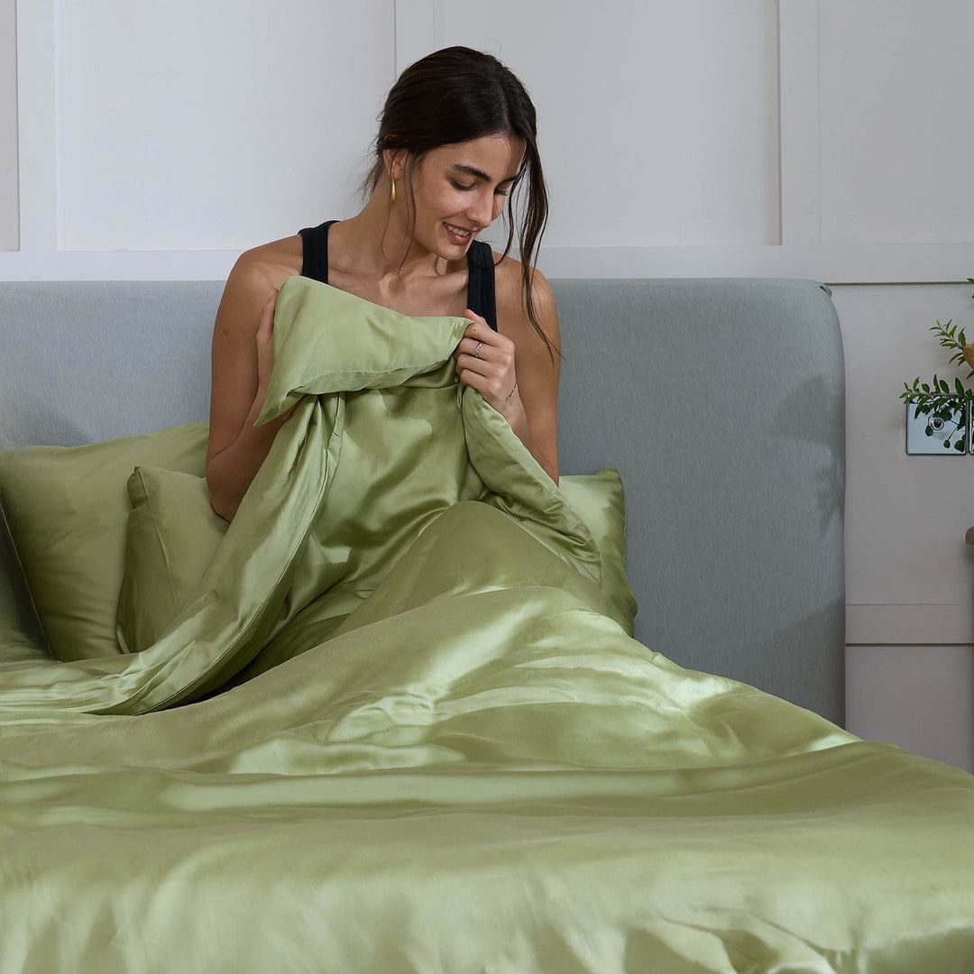 Complete bamboo bedding set, including duvet cover, sheets, and pillowcases, luxury comfort