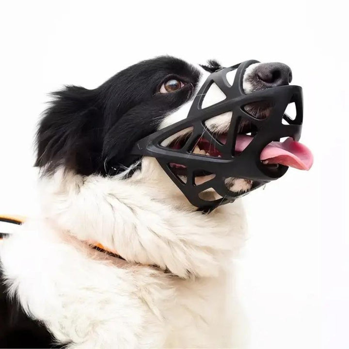 Pet training muzzle: soft, breathable, & adjustable for behavior control & preventing bites.