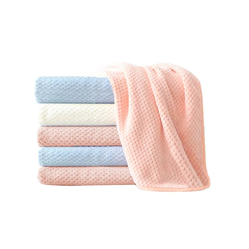 Washable grey pet fleece blanket providing warmth and comfort for dogs and cats.