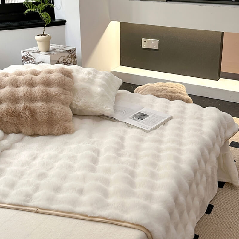 Soft faux rabbit fur mattress cover, non-slip design, adding comfort and style to bedding.