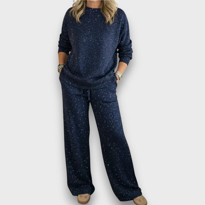 Relaxed fit women's two-piece set, comfortable loungewear ideal for casual stylish home wear.