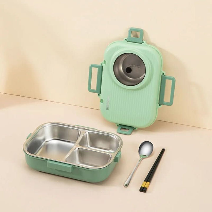 Close-up of the leak-proof clasp on a stainless steel bento box, ensuring secure and spill-free transport.