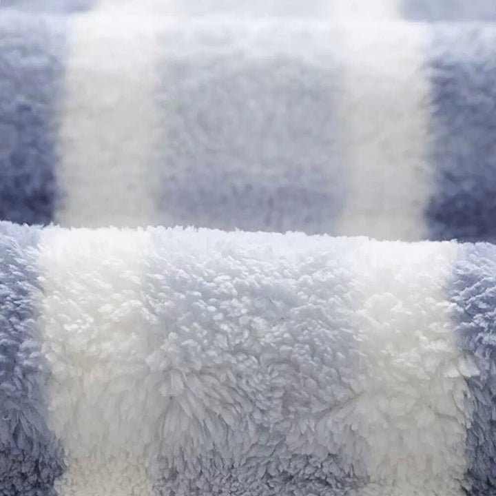 Absorbent striped pet towel, quick-dry microfiber for convenient dog & cat post-bath care