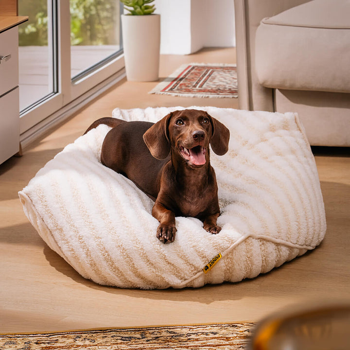 Striped polygonal dog bed, ultra-soft faux lambswool, perfect for sleep and relaxation.