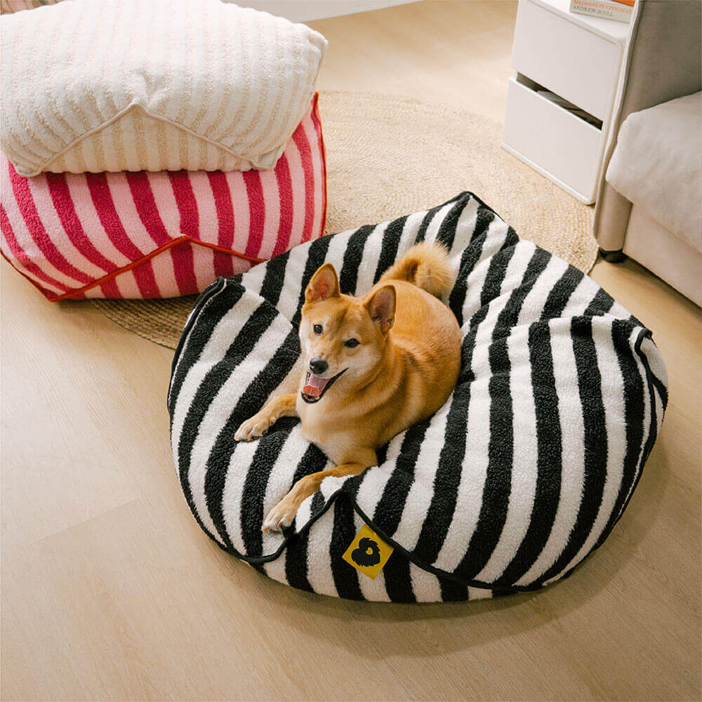 Comfortable striped dog bed, polygonal modern design, anxiety-reducing pet haven.