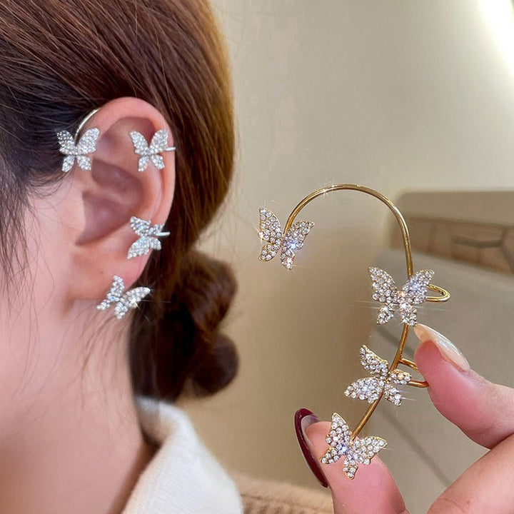 Elegant minimalist clip earrings for women. Adjustable, piercing-free gold/silver ear clips.