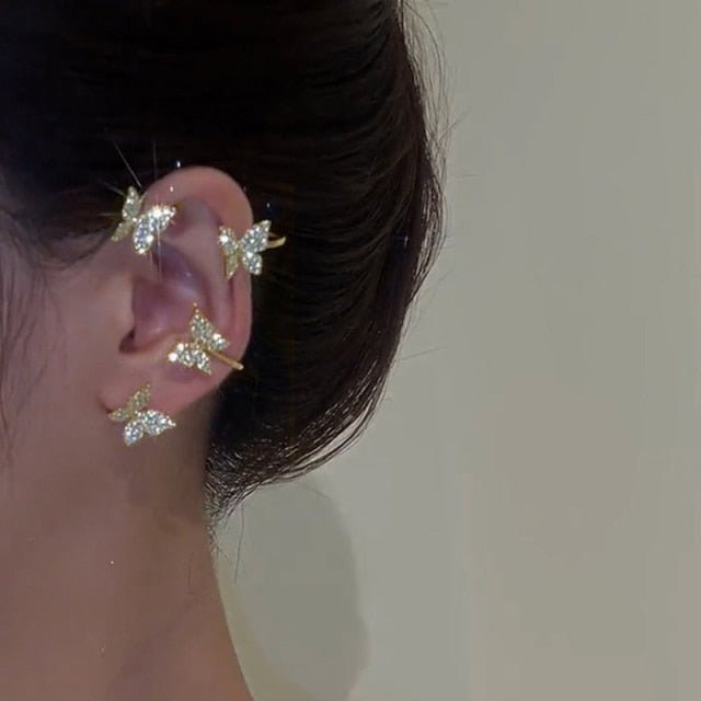 Elegant statement clip earrings for women, adjustable & piercing-free. Stylish gold/silver ear clips.